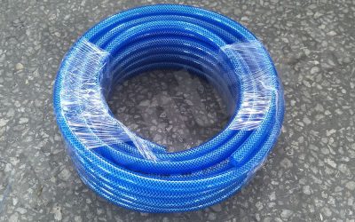 Cómo usar una manguera reforzada con fibra