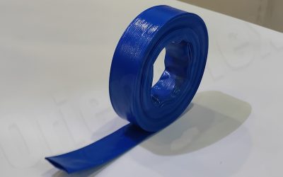 ¿Existen limitaciones de temperatura específicas para mangueras planas de PVC de gran diámetro?