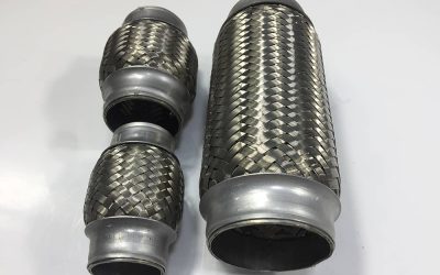 Cómo cortar una manguera de metal reforzado